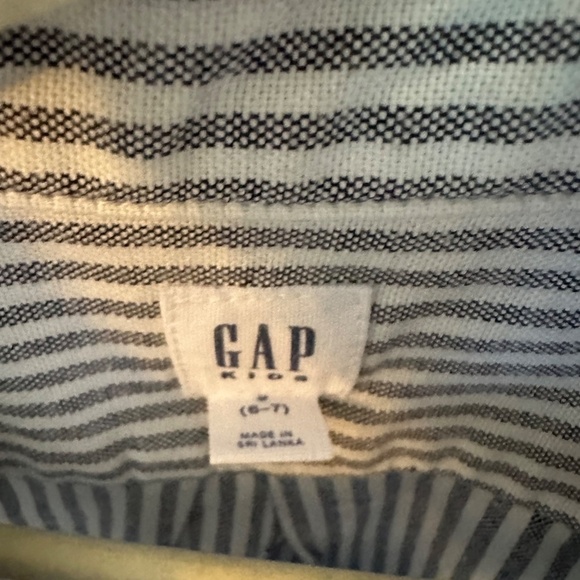 Gap Boys Dark Gray & White Striped Button-Down Shirt — Size S (6–7) - Picture 2 of 3